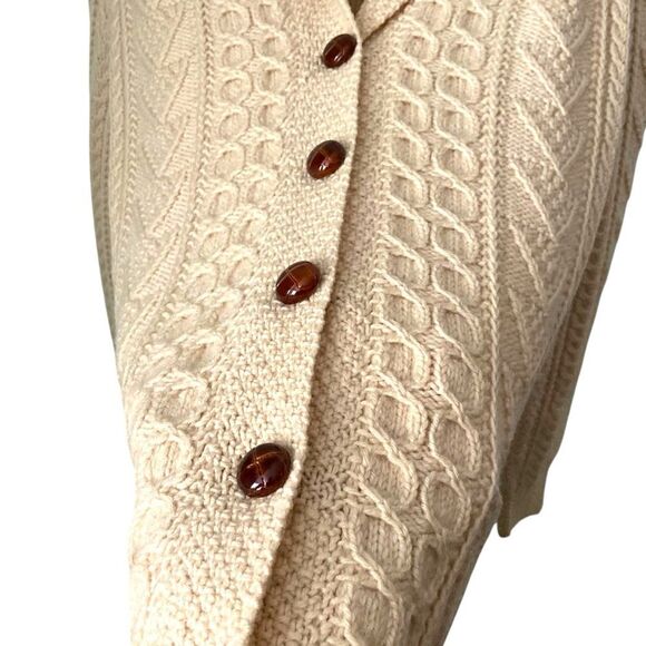 Vintage Cozy Cable Knit Tan Sweater in Size ***SEE MEASUREMENTS*** - Picture 6 of 9